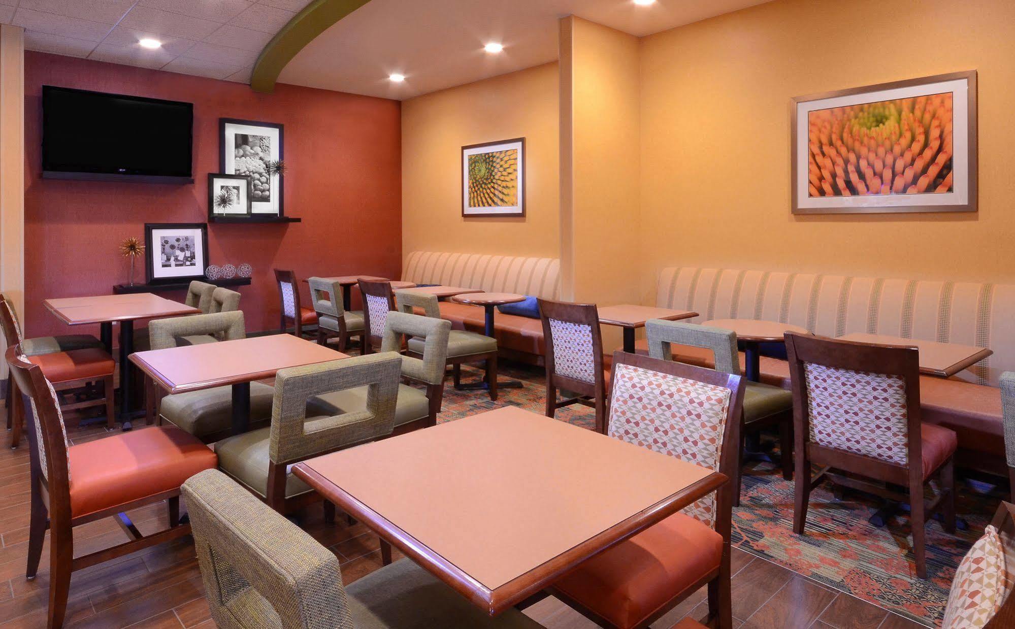 Hampton Inn Fayetteville Fort Bragg Ngoại thất bức ảnh